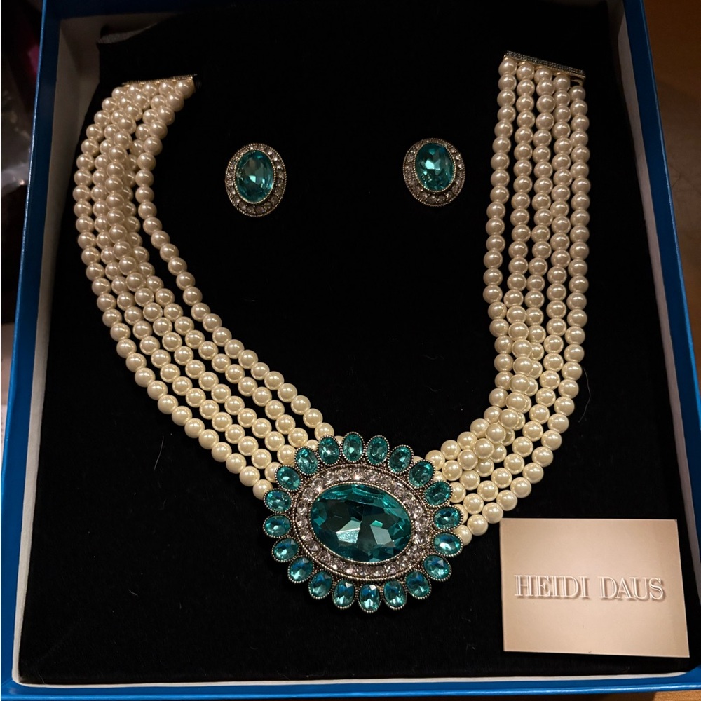 Heidi Daus Dazzling Delight Necklace and Earrings Set Like New
